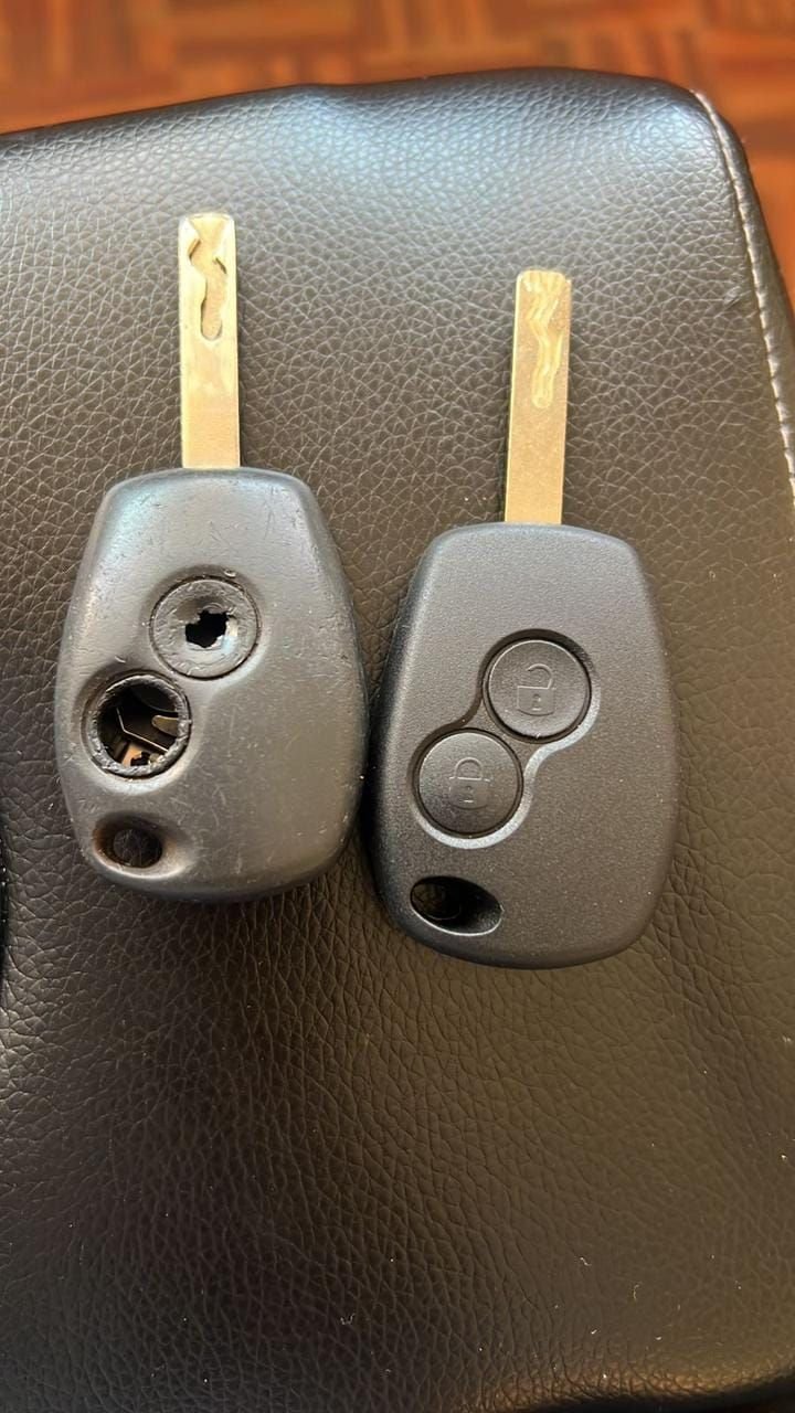 A broken Renault key shell beside its replacement