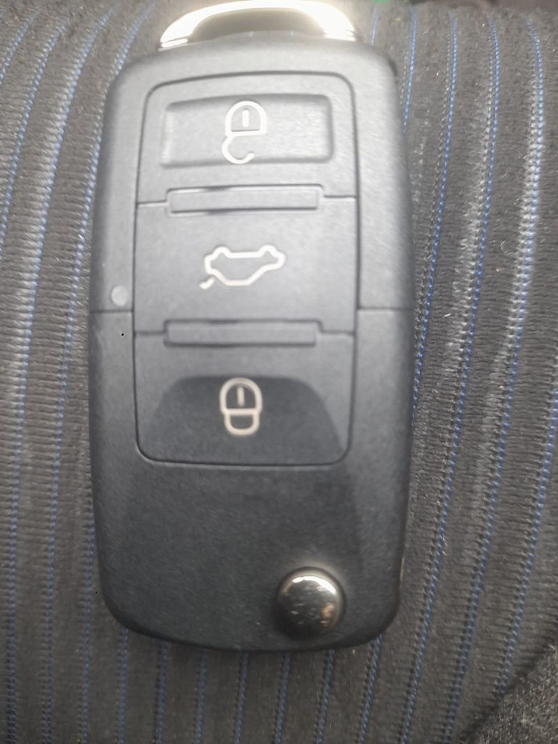 A Volkswagen flip key remote